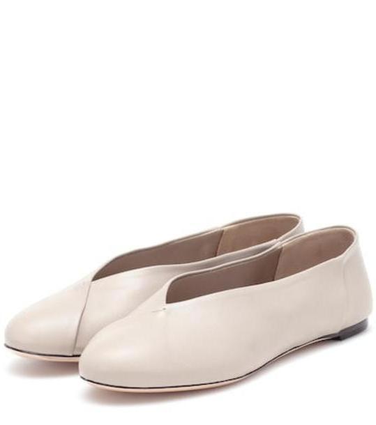Max Mara Anne leather ballet flats in beige / beige cover image